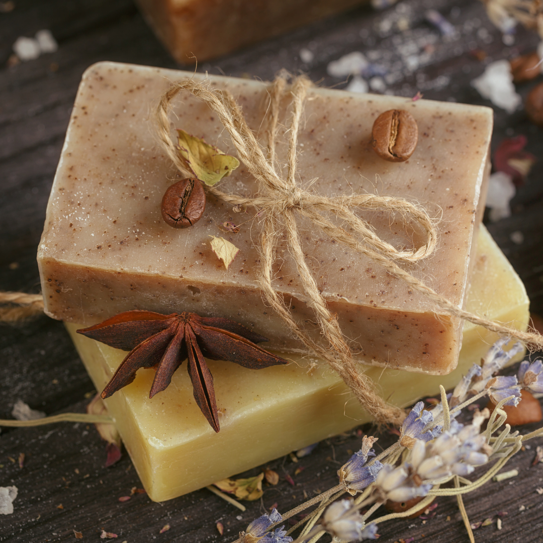 Jabón Artesanal Natural Hecho a Mano – Aromas Suaves y Cuidado Delicado