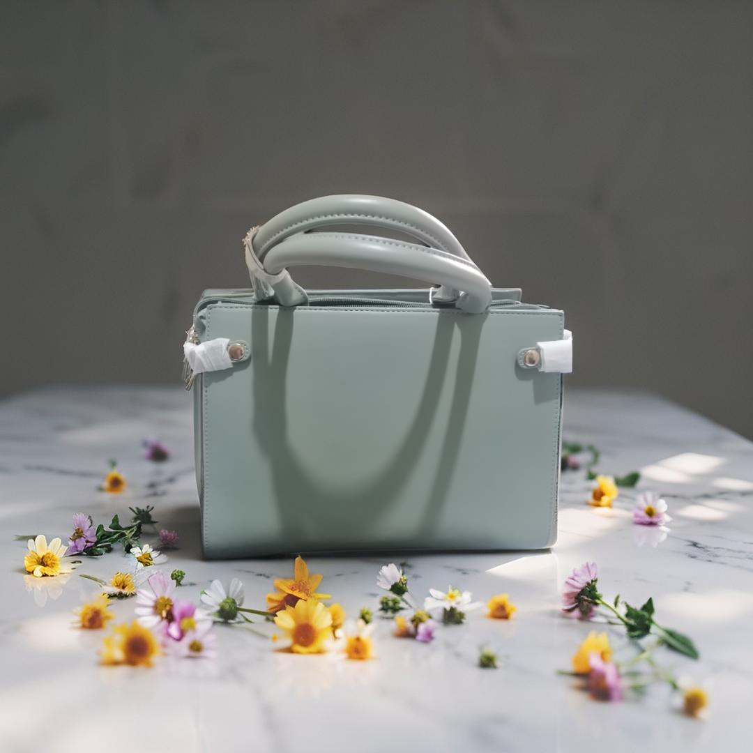 ¡Exclusiva y Elegante! Cartera DIOR Original Disponible en Puchiny ✨