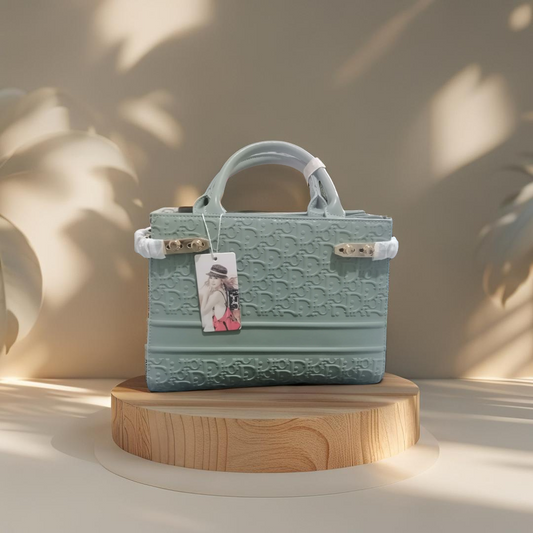 ¡Exclusiva y Elegante! Cartera DIOR Original Disponible en Puchiny ✨